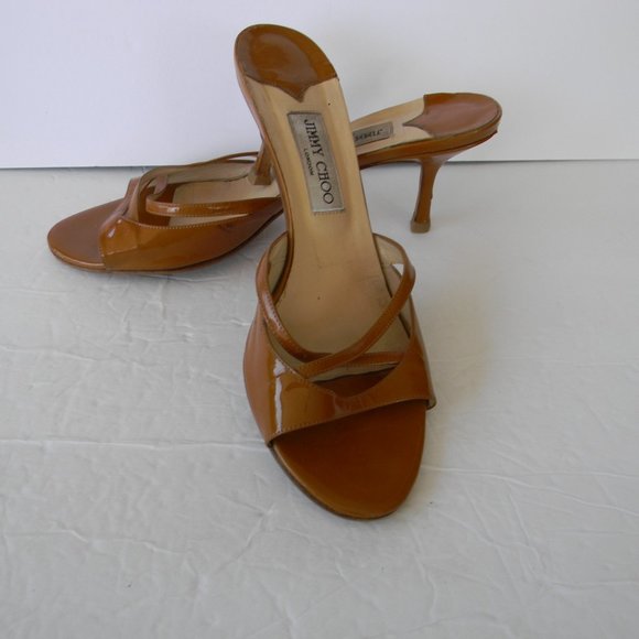 JIMMY CHOO WM'S TAN PATENT LEATHER KITTEN HEEL SANDALS SZ 40 - Picture 1 of 8